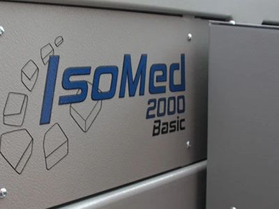 Therapeut am isokinetischen Gerät
